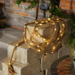 Beleuchtetes Juteseil mit eingearbeiteter Solar Lichterkette