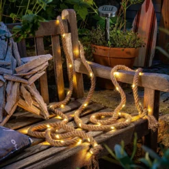Beleuchtetes Juteseil mit eingearbeiteter Solar Lichterkette