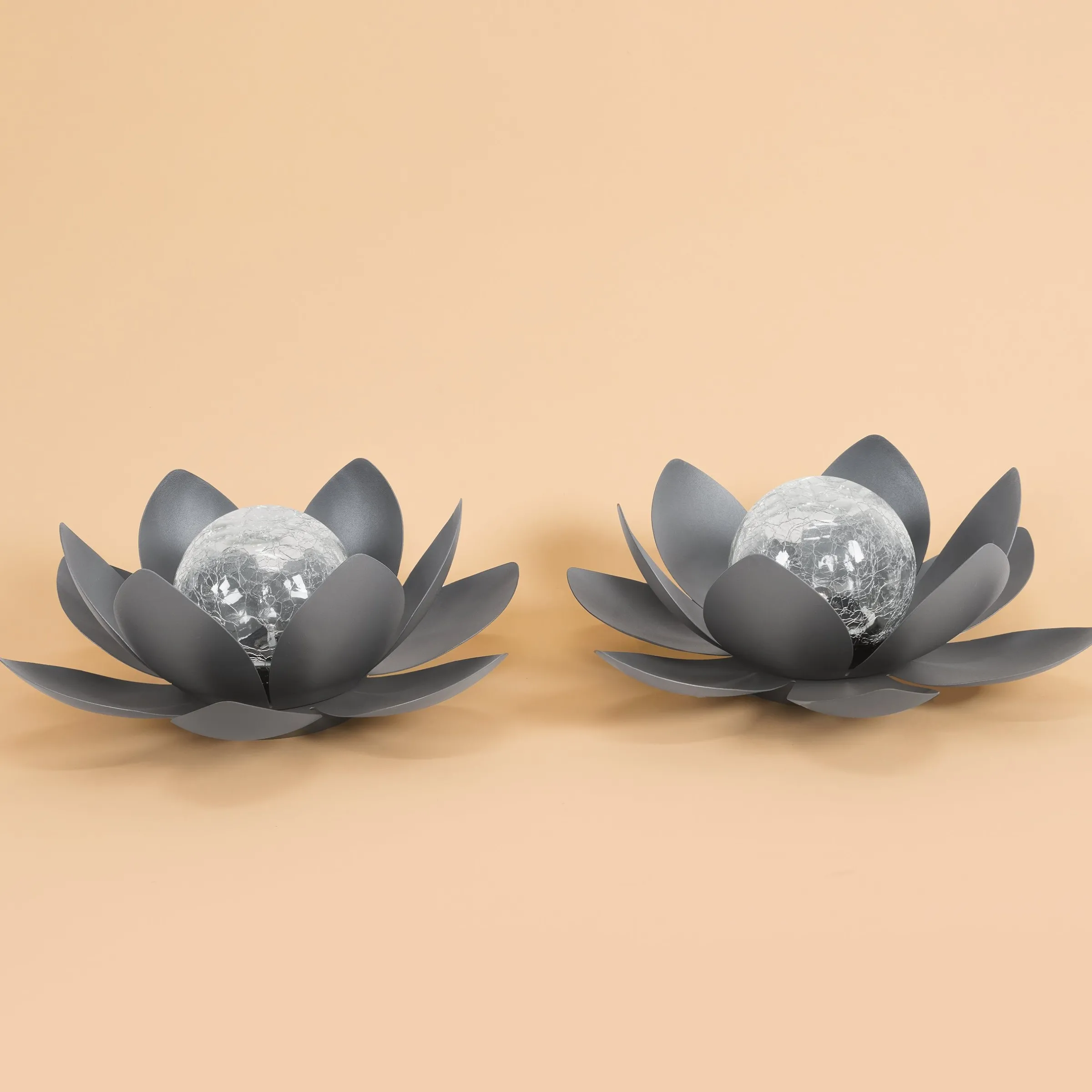 Bezauberndes Solar Lotusblüten Duett