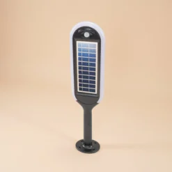 Moderne Sensor-Wegeleuchte mit beiseitigem Solarmodul