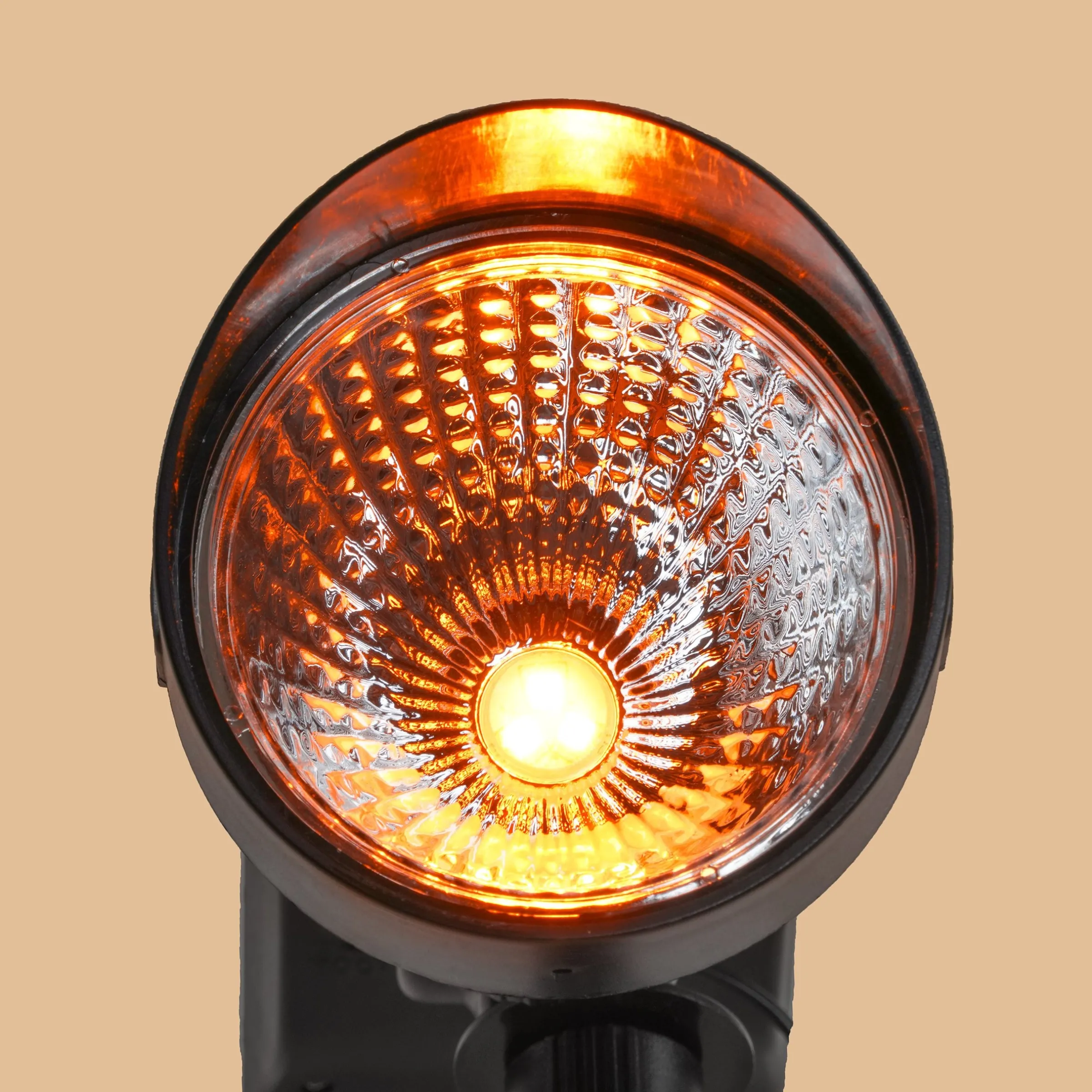 Solar Bodenstrahler Berni mit bernsteinfarbenen Licht