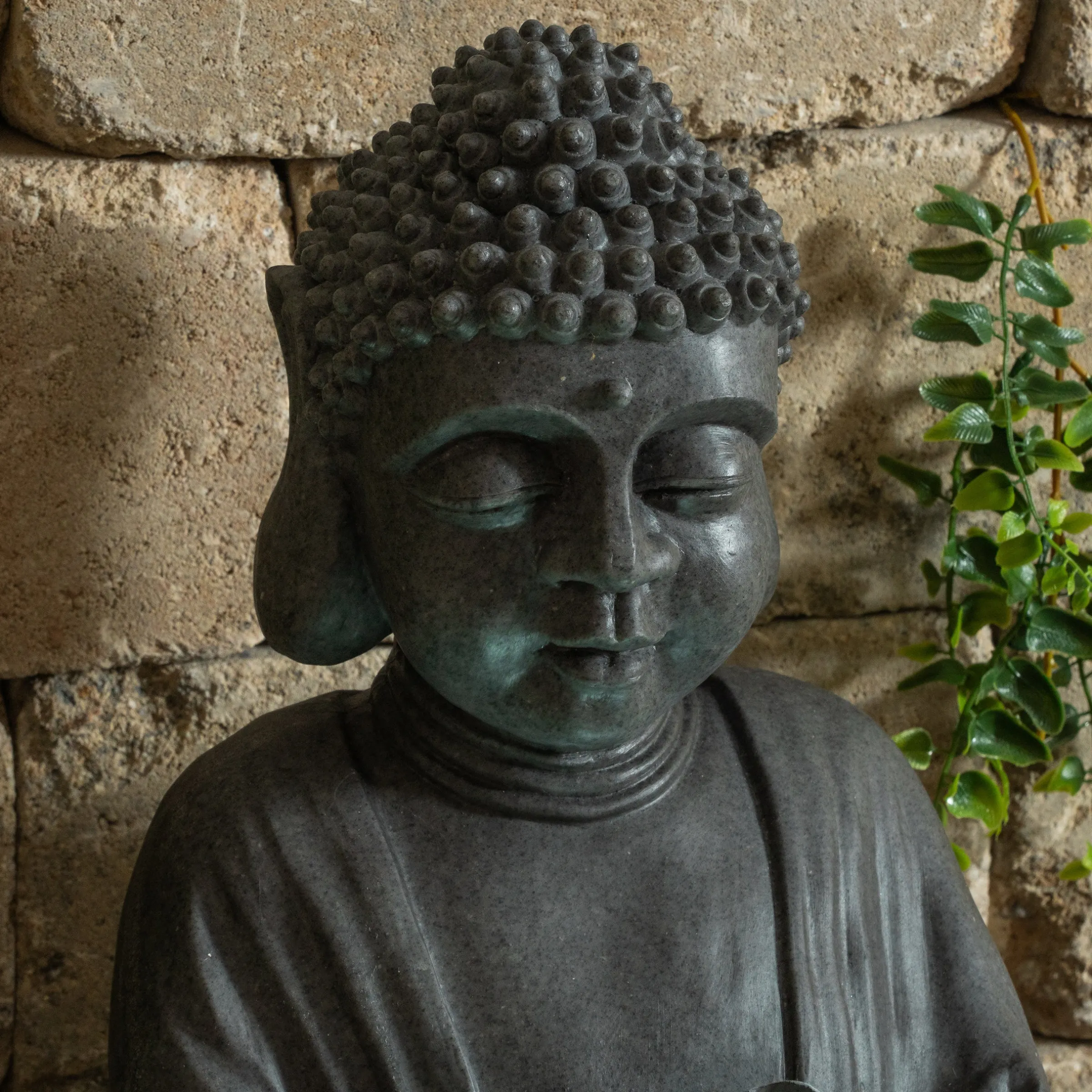 Solarbrunnen Buddha mit Lotusblatt und LED Licht