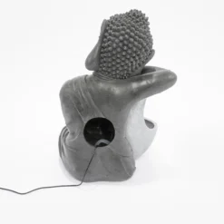 Solarbrunnen Buddha ruhend mit beleuchteter Wasserquelle