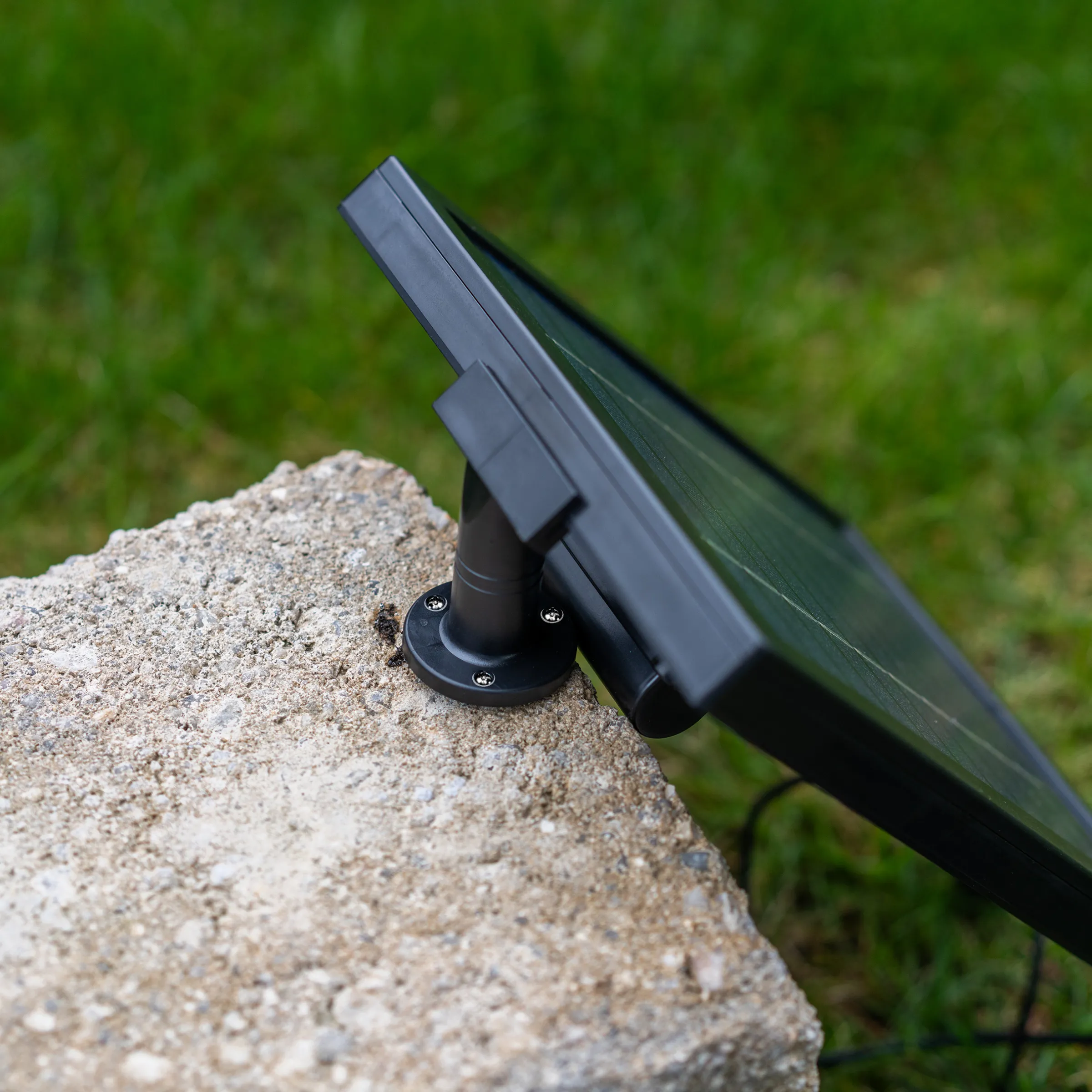 Solar Design Gartenbrunnen mit Wasserlauf und LED Licht