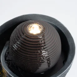 Solar Design Gartenbrunnen mit Wasserquelle und Kaskade