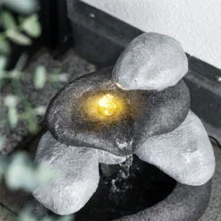 Solar Felsenbrunnen mit LED-Beleuchtung