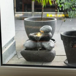Solar Felsenbrunnen mit LED-Beleuchtung
