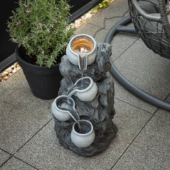 Solar Fels-Kaskadenbrunnen granitfarben mit LED-Beleuchtung