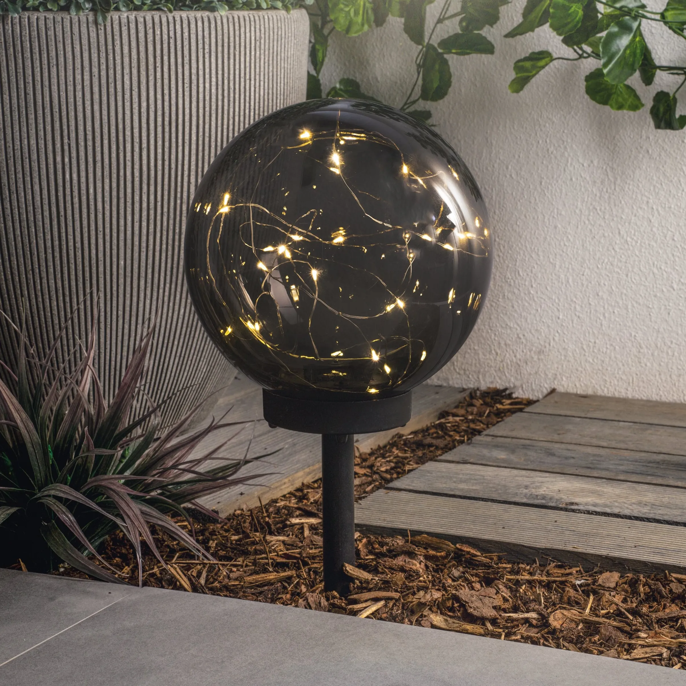 Solarkugel Kyran ⌀ 20 cm mit 30 LEDs