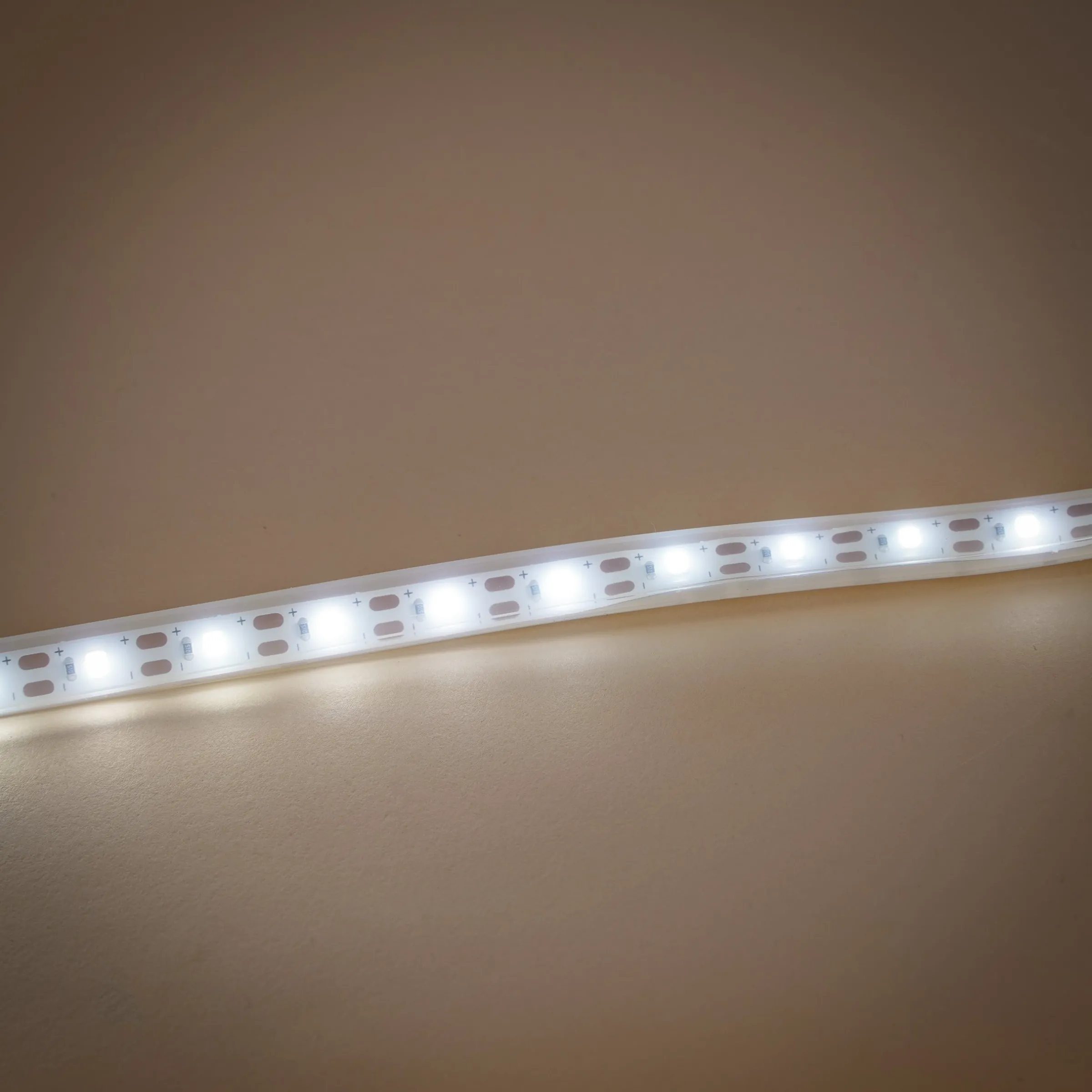 Solar LED-Lichterband mit 300 kaltweißen LEDs