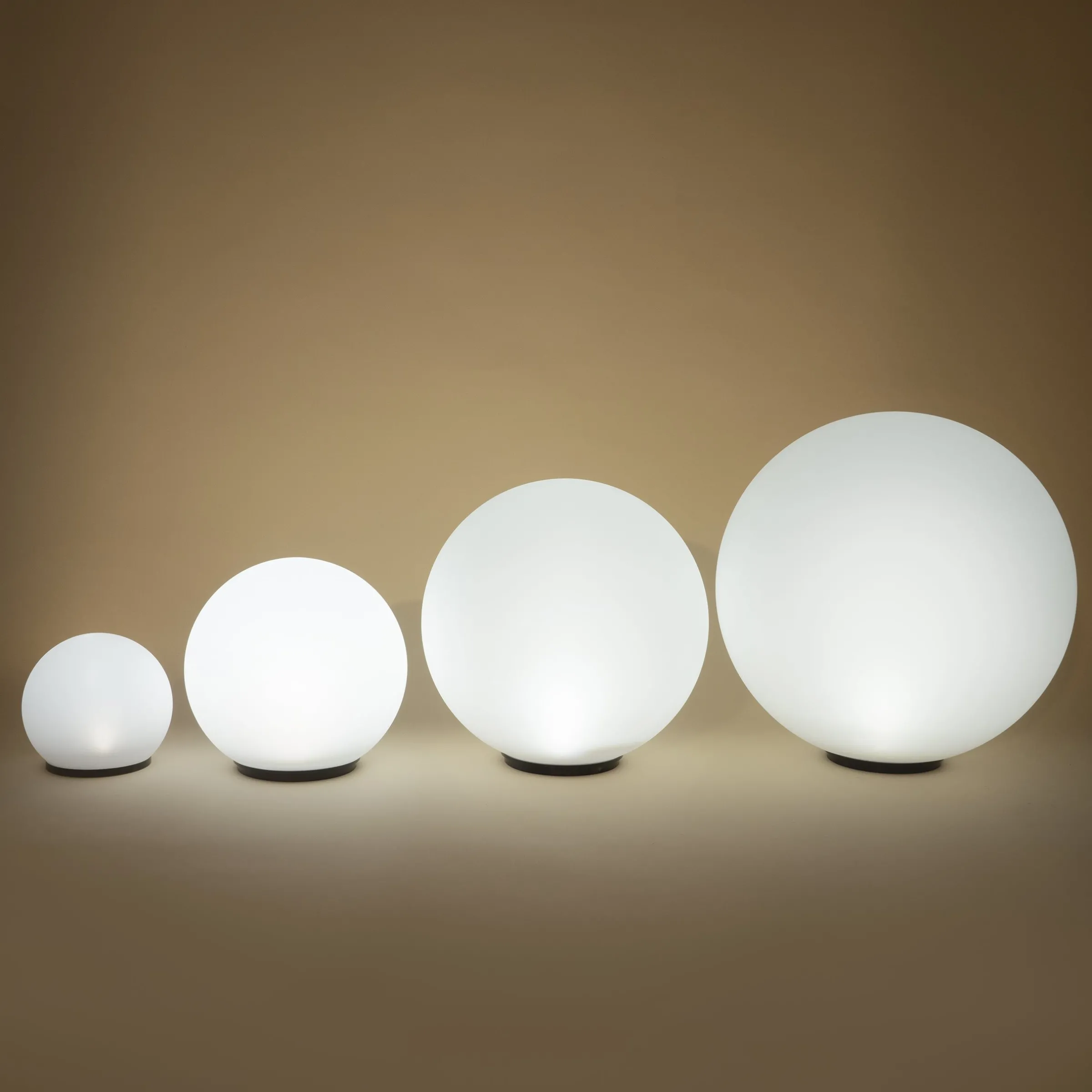 Solar Leuchtkugelset Basic ⌀ 20, 30, 40 & 50 cm mit 7 Lichtfarben