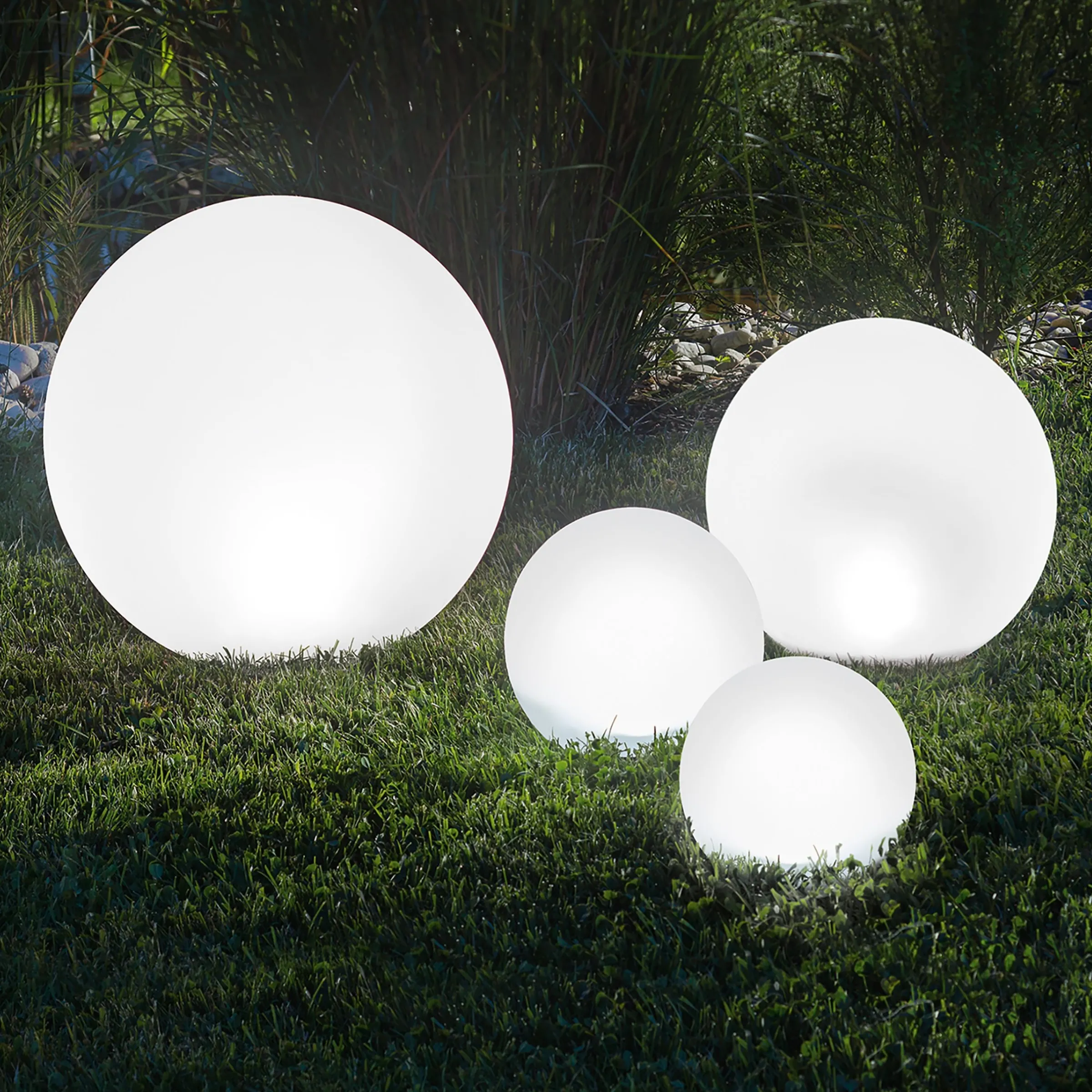 Solar Leuchtkugelset Basic ⌀ 20, 30, 40 & 50 cm mit 7 Lichtfarben