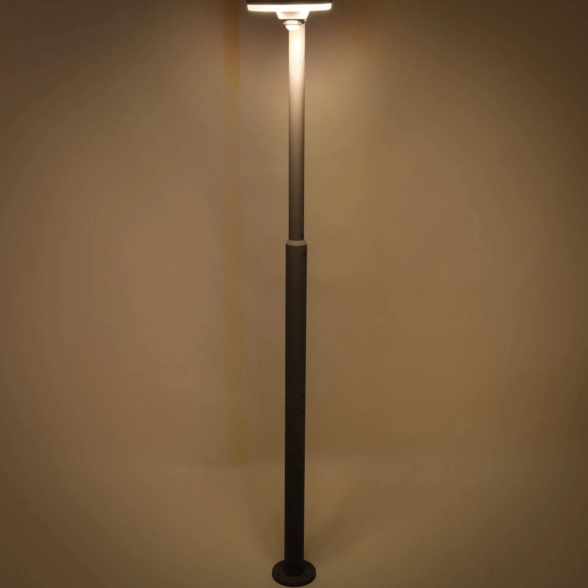 Solar PIR-Standleuchte Loretto 200 CCT & AI Modus
