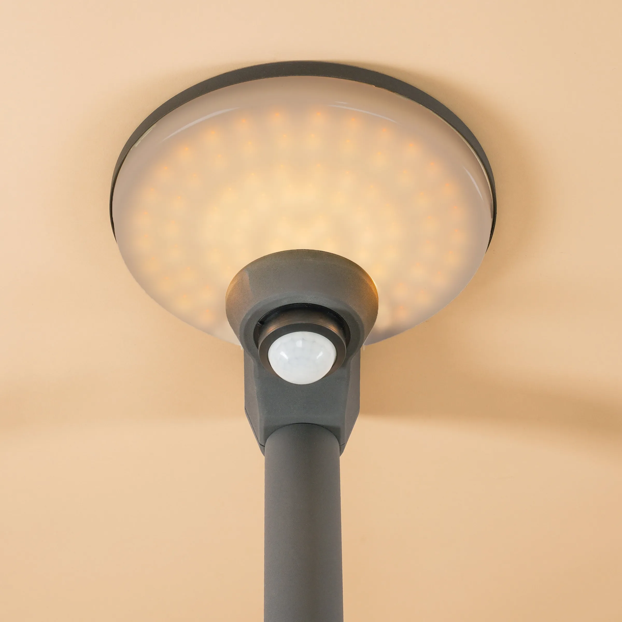 Solar PIR-Standleuchte Loretto 200 CCT & AI Modus