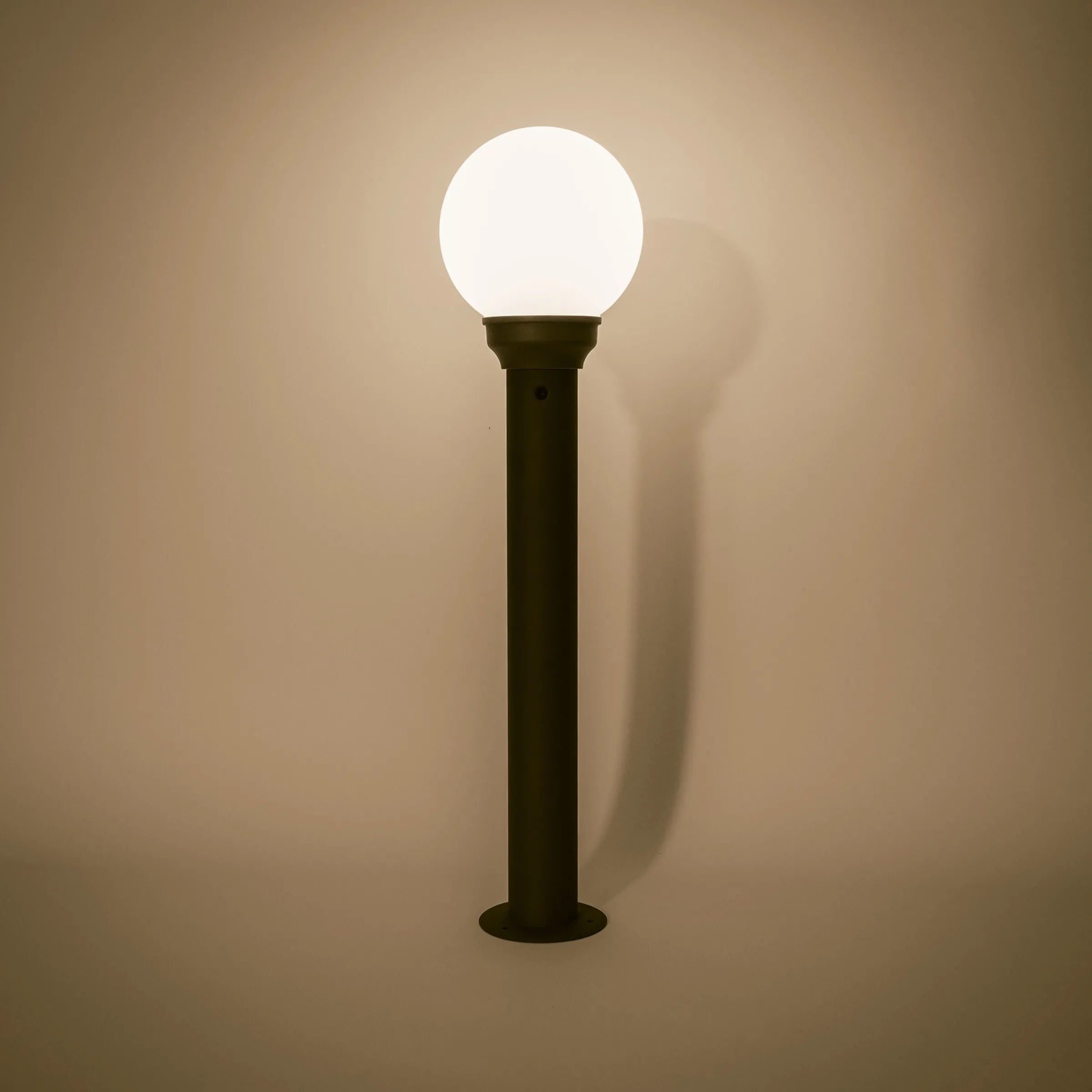 Solar Pollerleuchte mit Leuchtkugel ⌀ 20 cm
