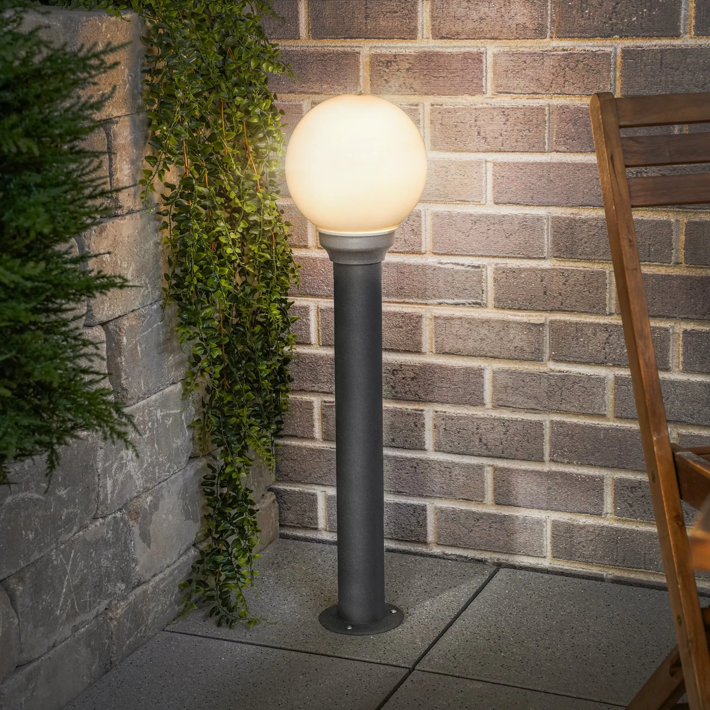 Solar Pollerleuchte mit Leuchtkugel ⌀ 20 cm