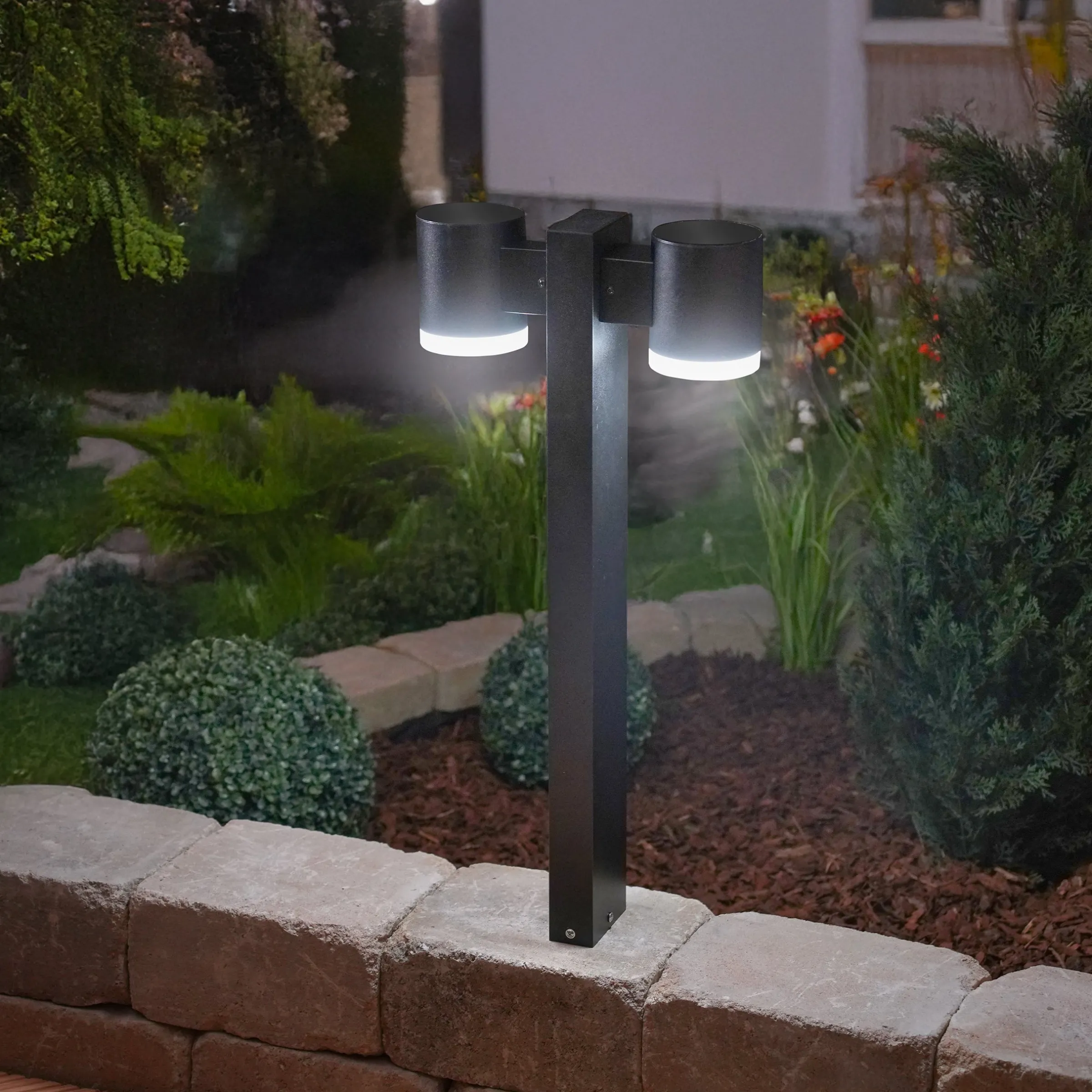 Solar Standleuchte Aura 70 mit zwei Leuchtköpfe