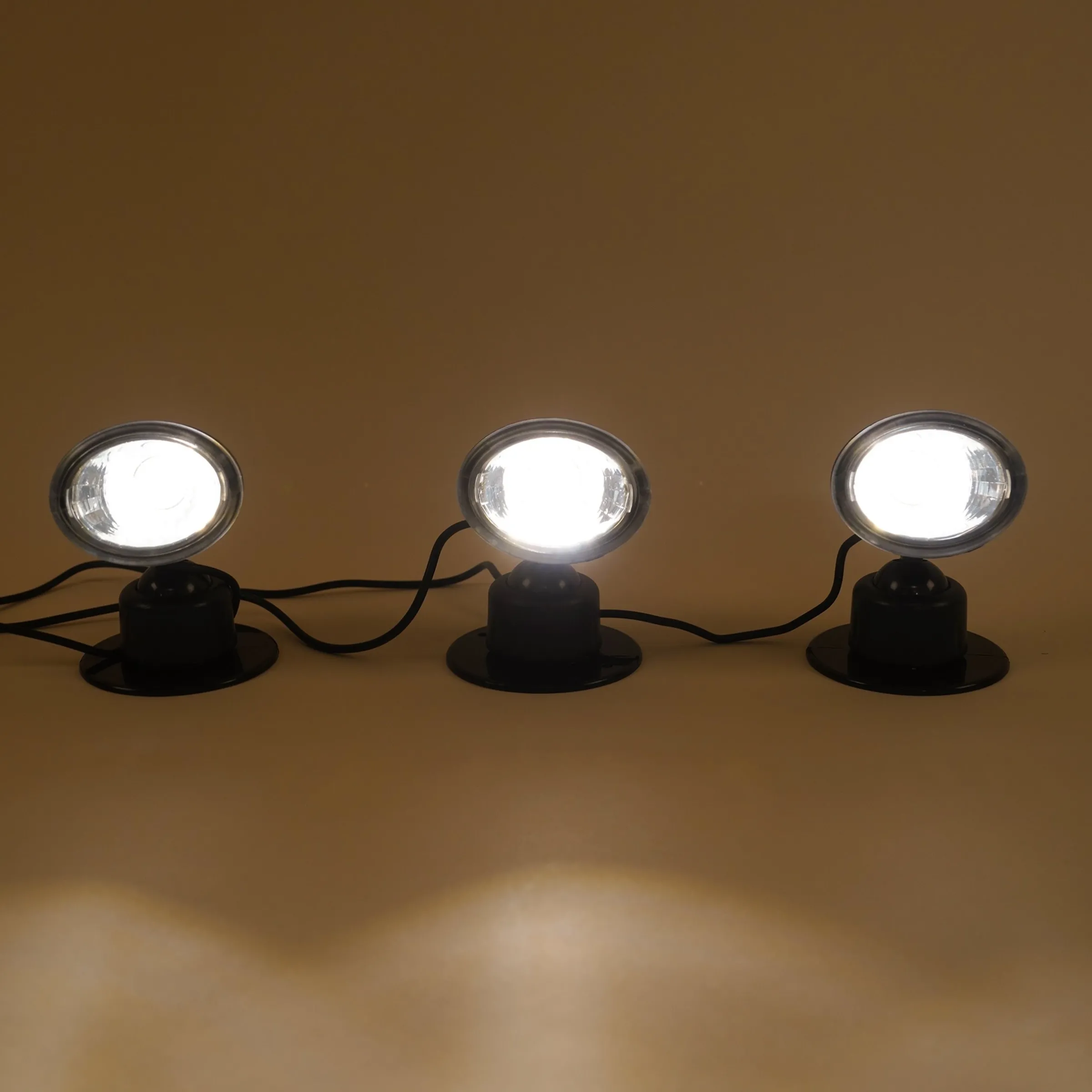 Solarstrahler Trio mit 3 Wand- oder Bodenpots warmweiß