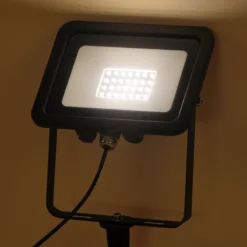 Solar Wand- und Bodenstrahler Power Flood in warmweiß