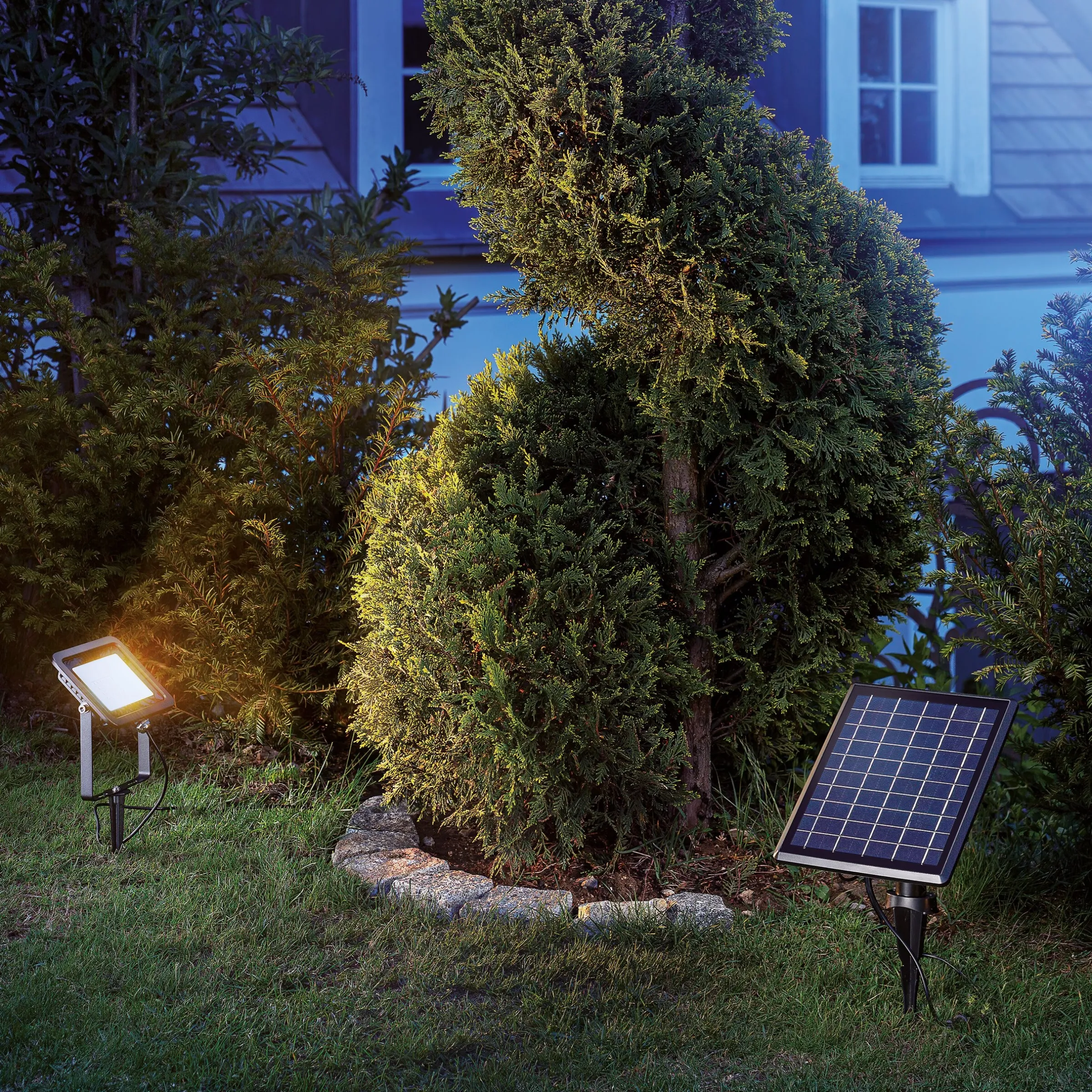 Solar Wand- und Bodenstrahler Power Flood in warmweiß