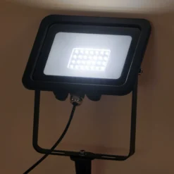 Solar Wand- und Bodenstrahler Power Flood kaltweiß