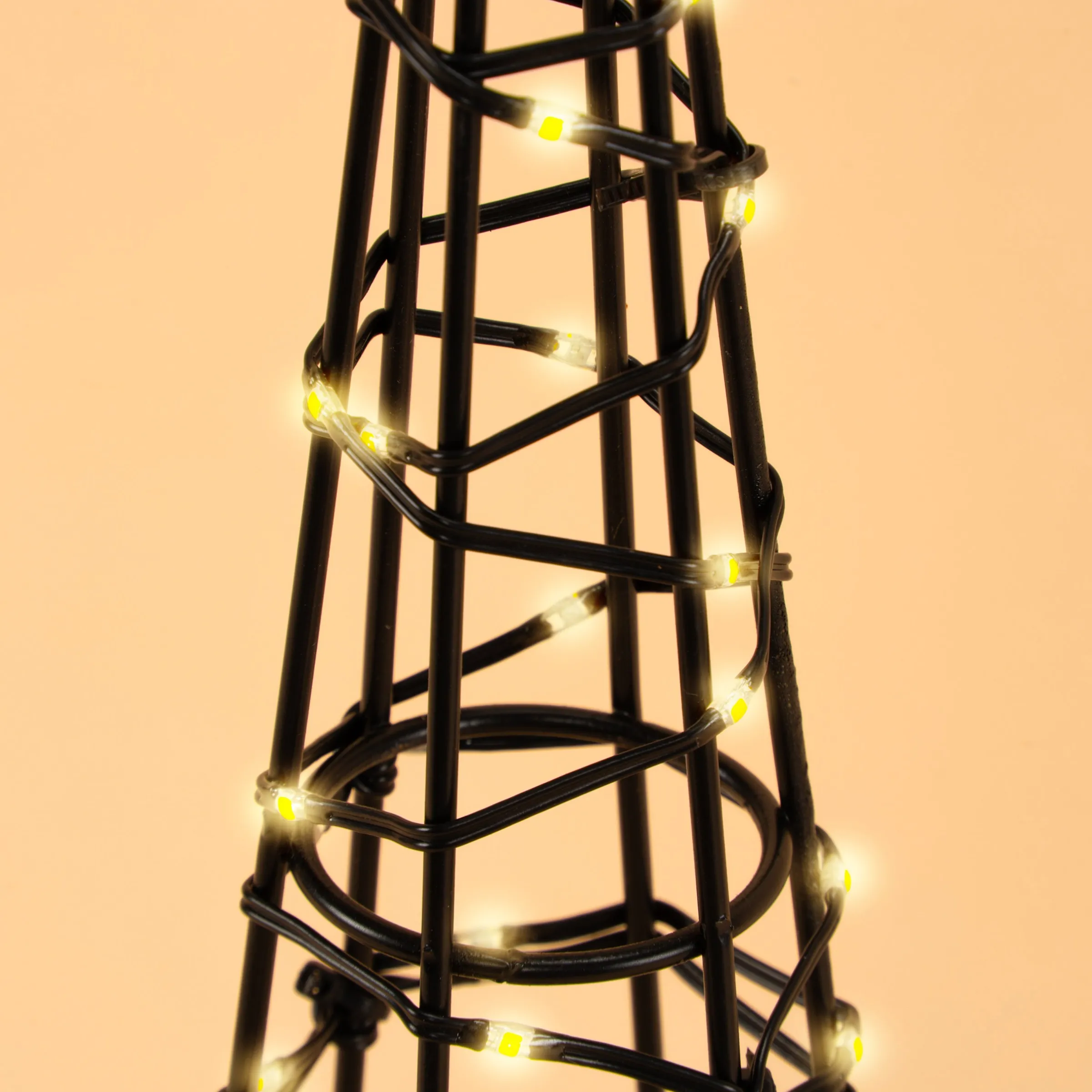 Solar Weihnachtspyramide Höhe 60 cm mit 200 warmweißen LEDs
