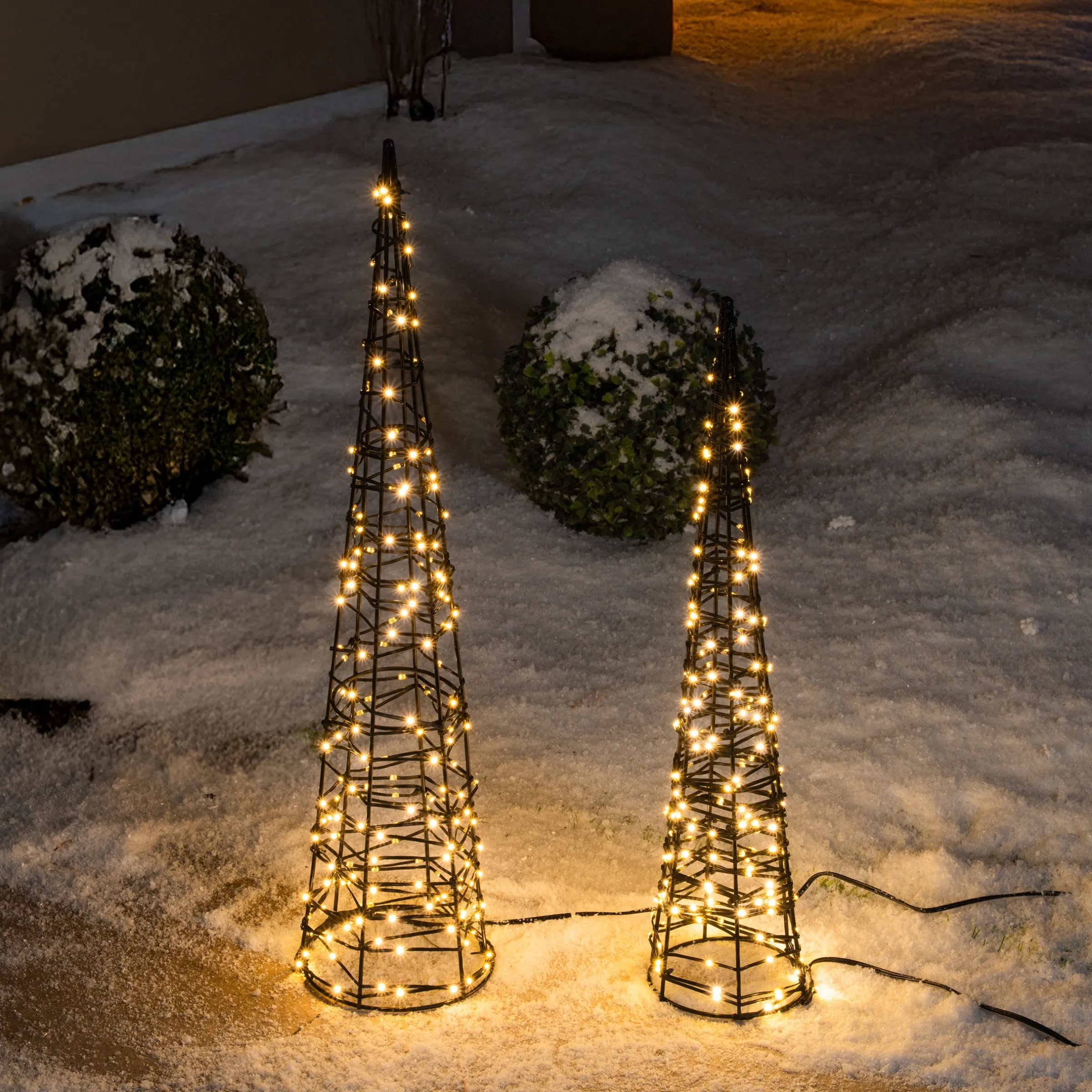 Solar Weihnachtspyramiden im 2er-Set, Höhen 50 & 60 cm
