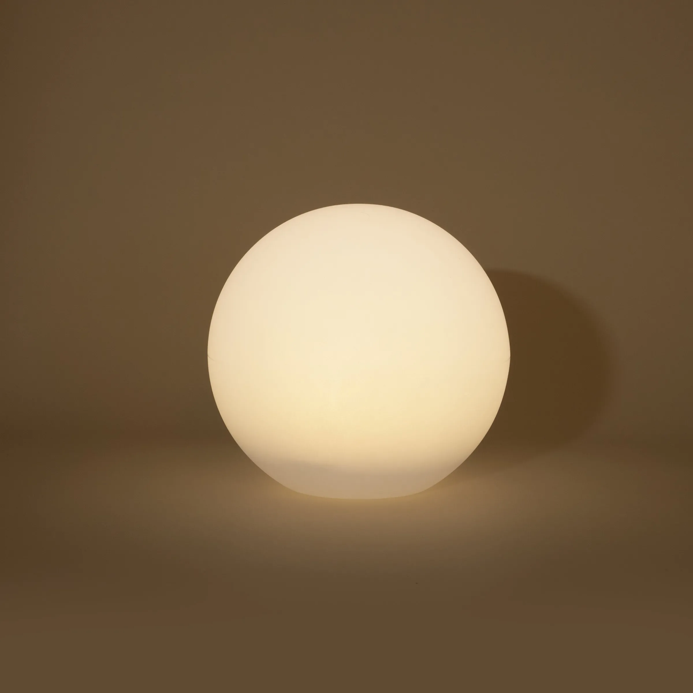 Stimmungsvolle Solarkugel Siena ⌀ 30 cm mit Fernbedienung