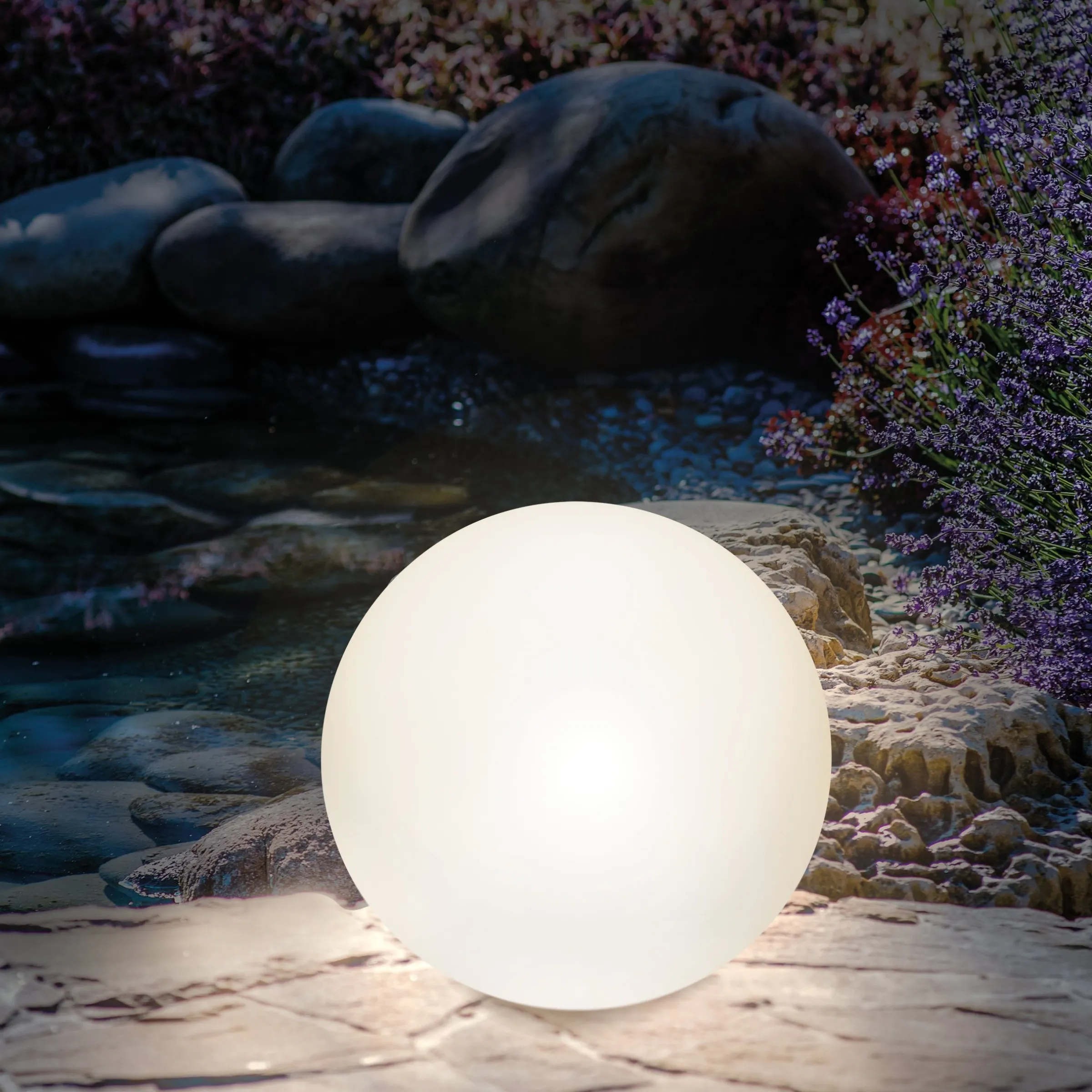 Stimmungsvolle Solarkugel Siena ⌀ 30 cm mit Fernbedienung