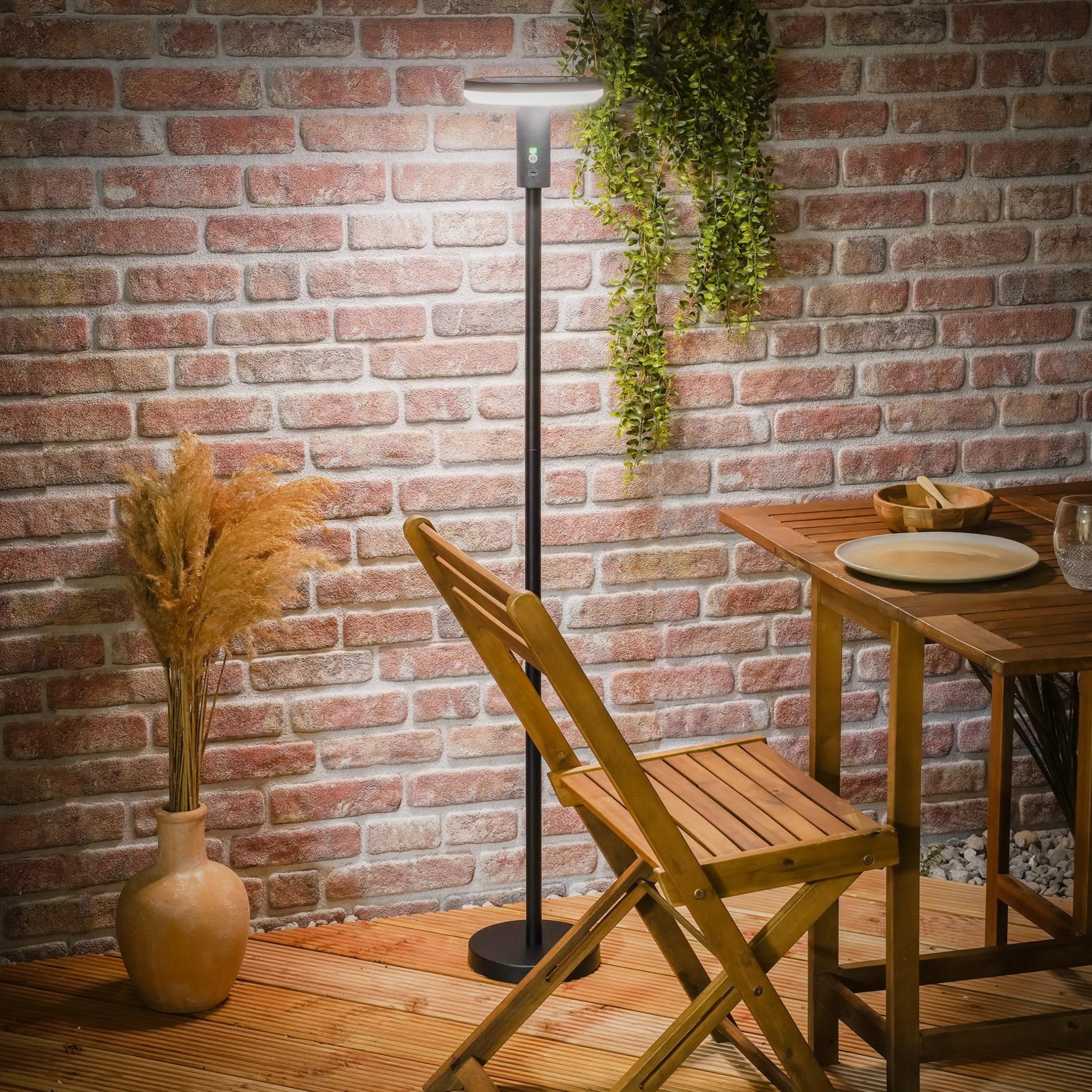 Vielseitige Solar Stehlampe Talino 140 cm, dimmbar