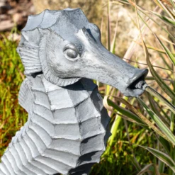 Wasserspeier-Figur Seepferdchen Ida im Steindesign