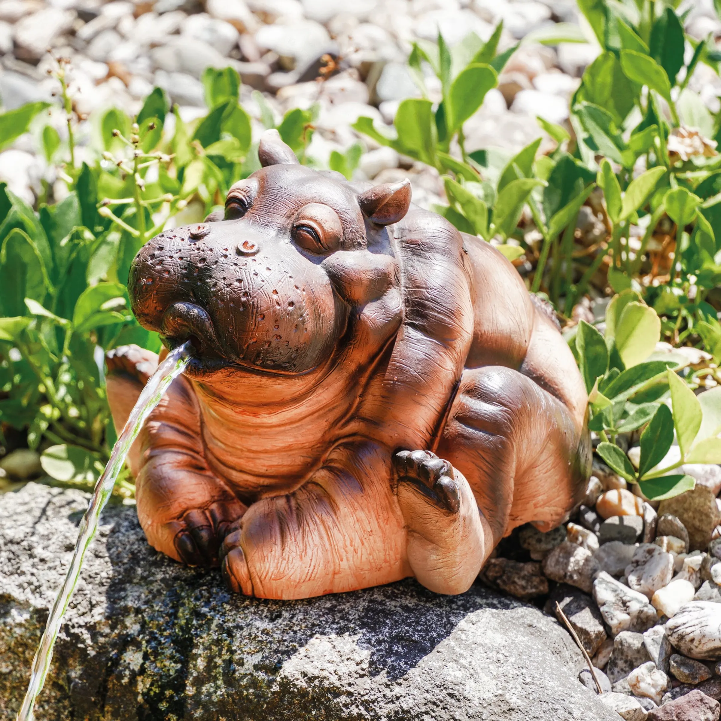 Wasserspeier-Figur sitzendes Flusspferd Hippo