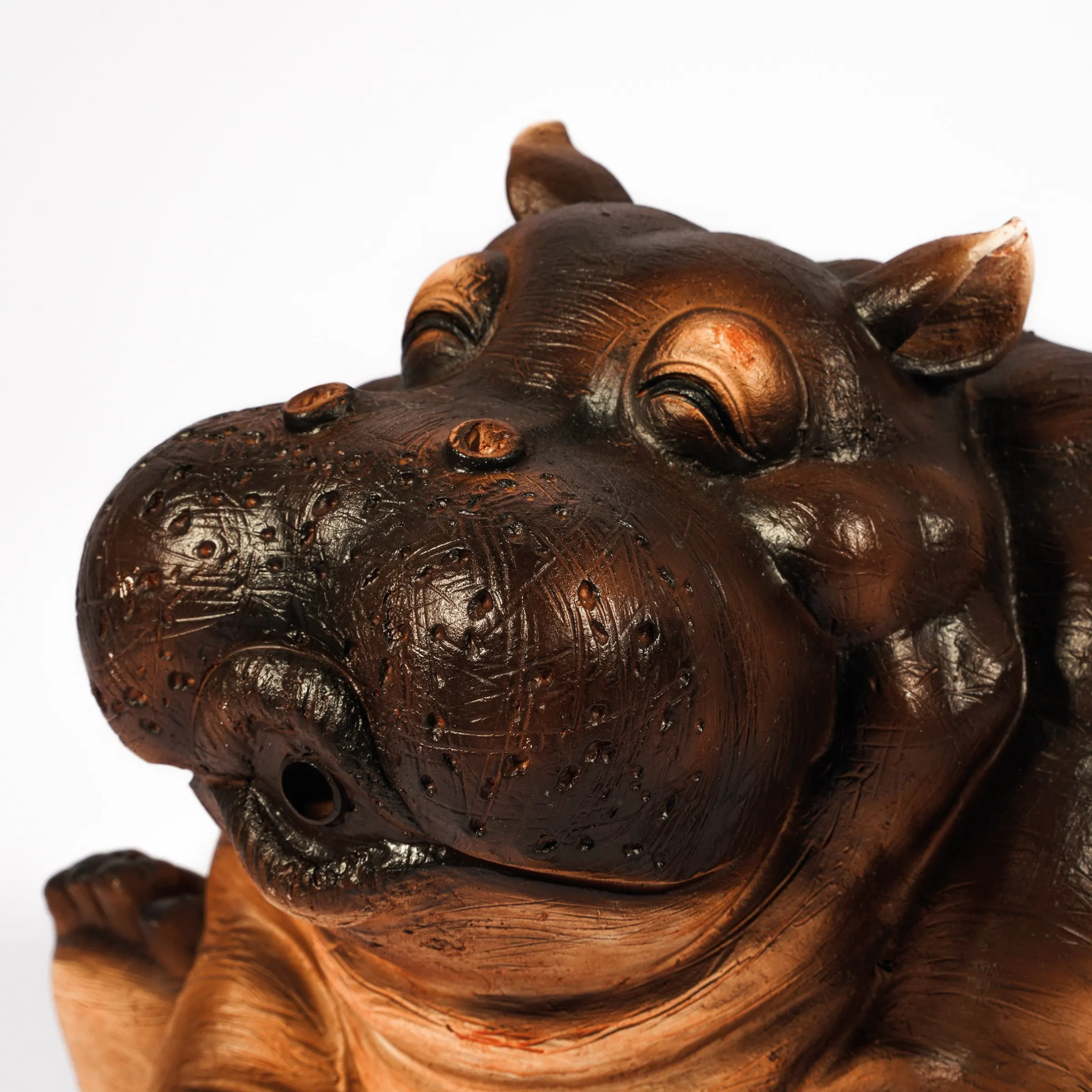 Wasserspeier-Figur sitzendes Flusspferd Hippo