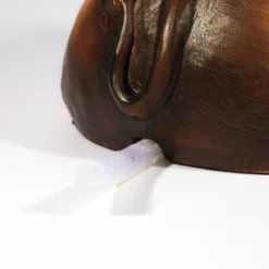 Wasserspeier-Figur sitzendes Flusspferd Hippo