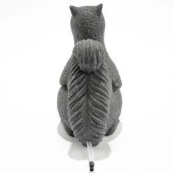 Wasserspeier-Figur sitzendes Eichhörnchen Puschel