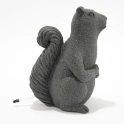 Wasserspeier-Figur sitzendes Eichhörnchen Puschel
