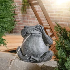 Wasserspeier-Figur sitzender Frosch