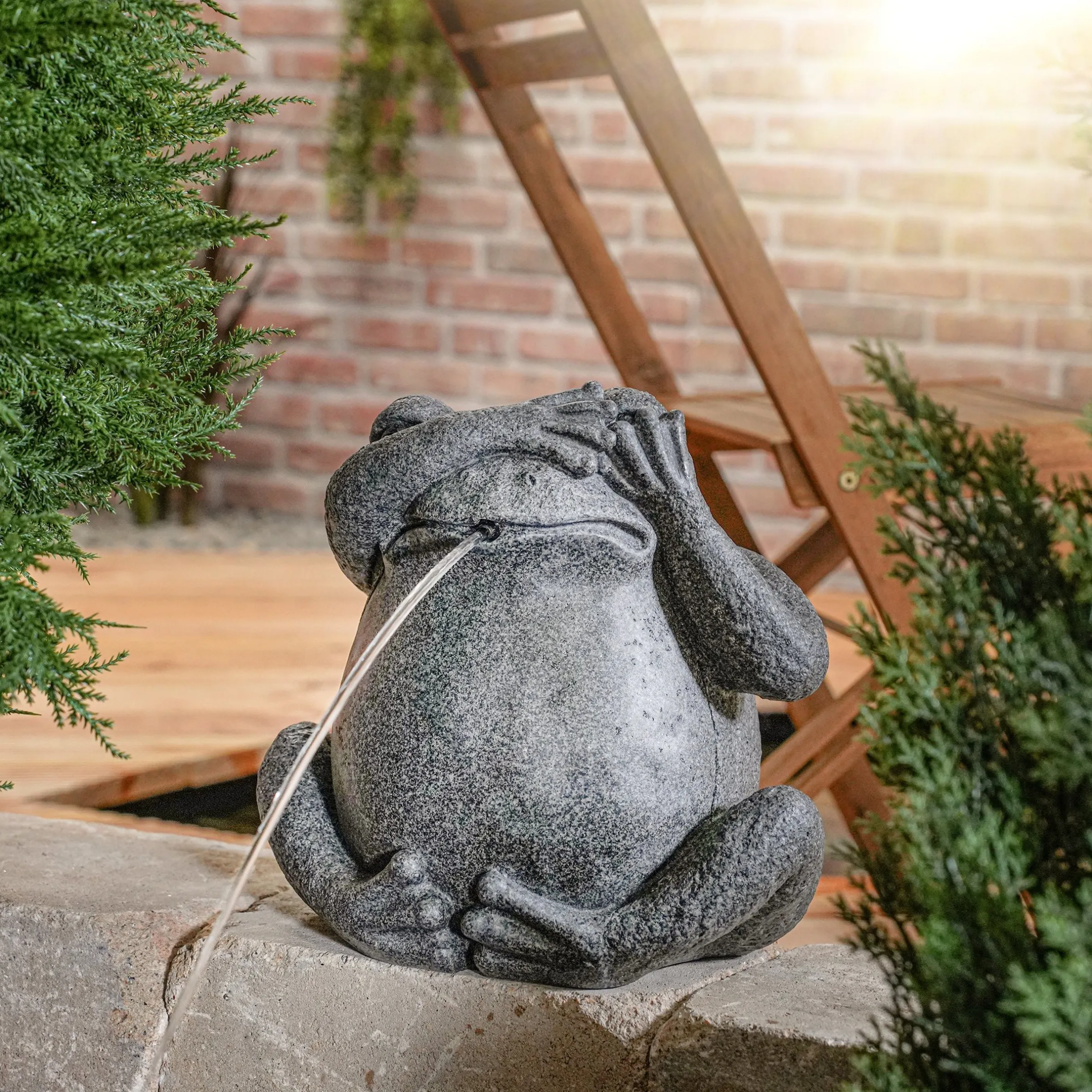 Wasserspeier-Figur sitzender Frosch